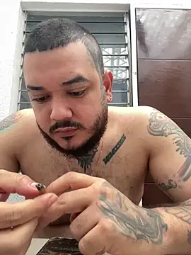 Snapshot of El_Titan1998 chatting on 12/01/25, 12:43 El Titan1998 online show from 12/01/25, 12:43