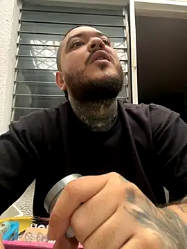 Snapshot of El_Titan1998 chatting on 12/02/25, 12:21 El Titan1998 online show from 12/02/25, 12:21