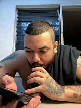 Snapshot of El_Titan1998 chatting on 12/14/25, 11:59 El Titan1998 online show from 12/14/25, 11:59