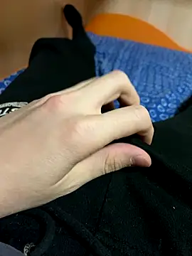 Snapshot of Dvddd chatting on 11/26/25, 12:28 Dvddd online show from 11/26/25, 12:28