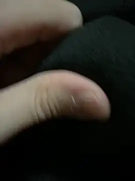 Snapshot of Dvddd chatting on 11/30/25, 02:43 Dvddd online show from 11/30/25, 02:43