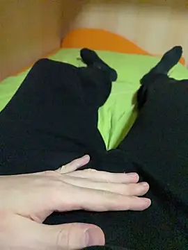 Snapshot of Dvddd chatting on 12/18/25, 03:51 Dvddd online show from 12/18/25, 03:51