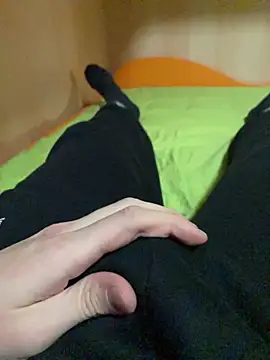 Snapshot of Dvddd chatting on 12/20/25, 01:51 Dvddd online show from 12/20/25, 01:51