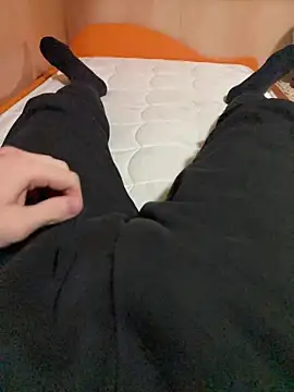 Snapshot of Dvddd chatting on 12/21/25, 01:51 Dvddd online show from 12/21/25, 01:51