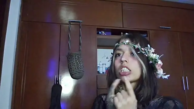 Snapshot of BlueStoneX chatting on 10/01/25, 06:41 BlueStoneX online show from 10/01/25, 06:41