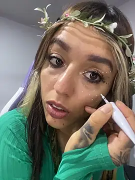 Snapshot of BlueStoneX chatting on 11/23/25, 06:46 BlueStoneX online show from 11/23/25, 06:46