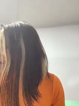 Snapshot of BlueStoneX chatting on 11/26/25, 07:42 BlueStoneX online show from 11/26/25, 07:42