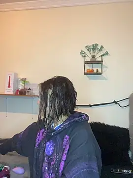 Snapshot of BlueStoneX chatting on 12/20/25, 06:31 BlueStoneX online show from 12/20/25, 06:31