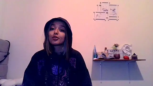 Snapshot of BlueStoneX chatting on 02/05/26, 07:02 BlueStoneX online show from 02/05/26, 07:02