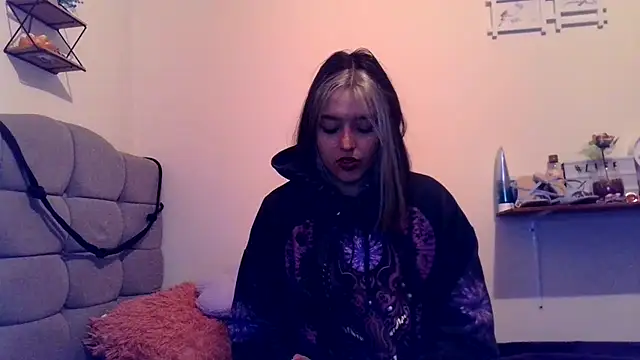 Snapshot of BlueStoneX chatting on 02/09/26, 06:50 BlueStoneX online show from 02/09/26, 06:50