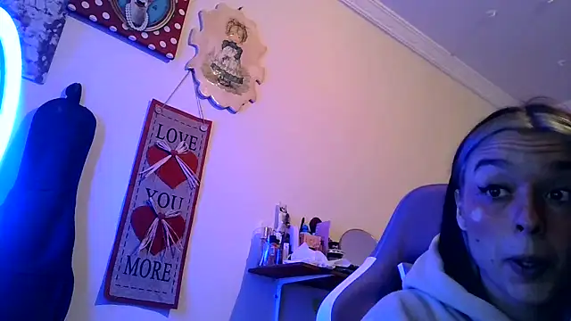 Snapshot of BlueStoneX chatting on 02/14/26, 07:38 BlueStoneX online show from 02/14/26, 07:38