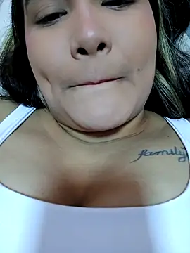 Snapshot of MiaLaurents chatting on 01/07/25, 01:28 MiaLaurents online show from 01/07/25, 01:28