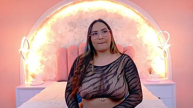 Snapshot of MiaLaurents chatting on 11/09/25, 04:22 MiaLaurents online show from 11/09/25, 04:22