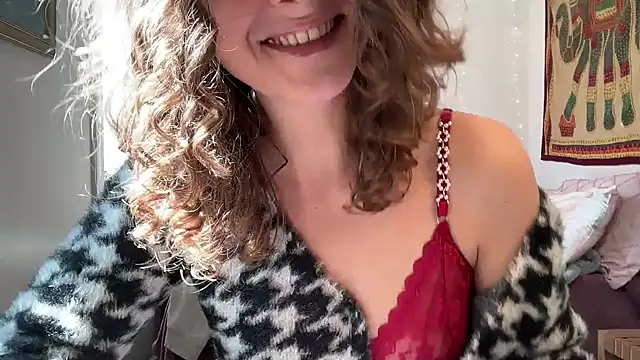 Snapshot of leahsparkles chatting on 03/03/25, 04:14 leahsparkles online show from 03/03/25, 04:14