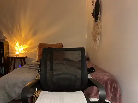 Snapshot of leahsparkles chatting on 09/30/25, 01:43 leahsparkles online show from 09/30/25, 01:43