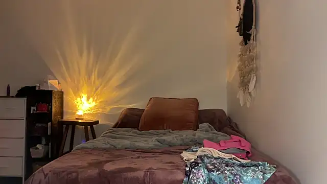 Snapshot of leahsparkles chatting on 10/02/25, 05:25 leahsparkles online show from 10/02/25, 05:25