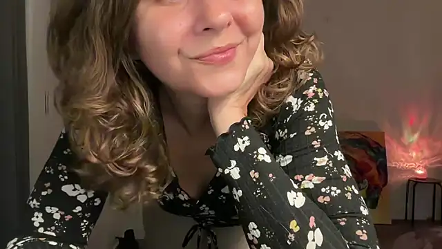 Snapshot of leahsparkles chatting on 10/12/25, 04:55 leahsparkles online show from 10/12/25, 04:55