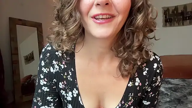 Snapshot of leahsparkles chatting on 11/02/25, 04:31 leahsparkles online show from 11/02/25, 04:31