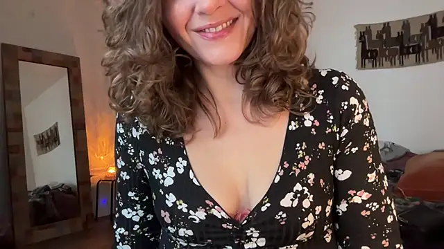 Snapshot of leahsparkles chatting on 11/09/25, 01:31 leahsparkles online show from 11/09/25, 01:31