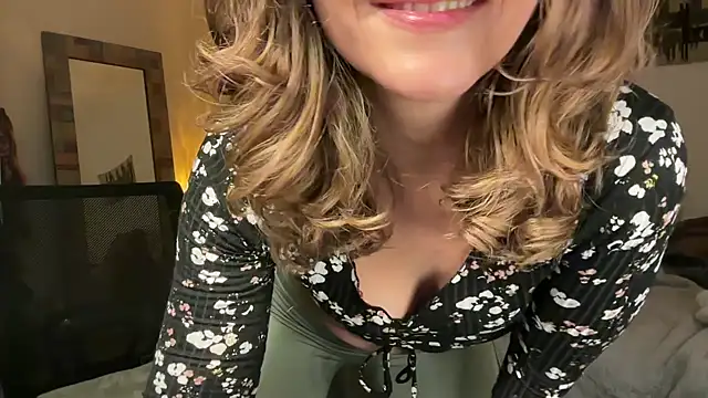 Snapshot of leahsparkles chatting on 11/19/25, 03:50 leahsparkles online show from 11/19/25, 03:50