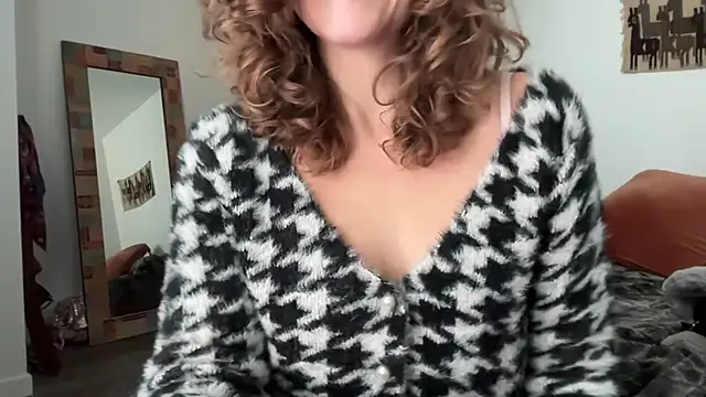 Snapshot of leahsparkles chatting on 11/24/25, 03:01 leahsparkles online show from 11/24/25, 03:01