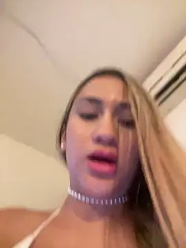 Snapshot of Mariapaula chatting on 01/21/25, 08:21 Mariapaula online show from 01/21/25, 08:21