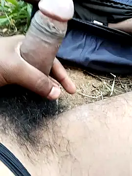 Snapshot of Guru2 chatting on 01/13/25, 12:24 Guru2 online show from 01/13/25, 12:24