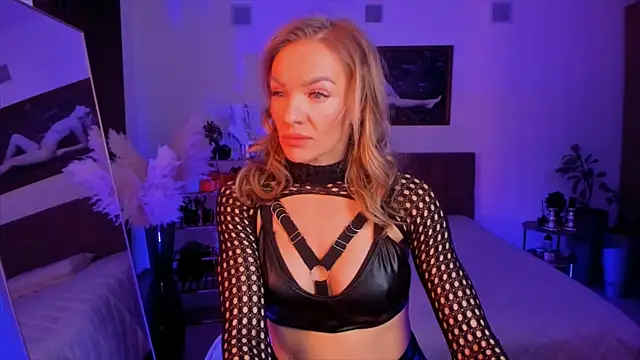 Snapshot of Oliva_Candy chatting on 02/23/25, 08:06 Oliva Candy online show from 02/23/25, 08:06