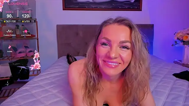 Snapshot of Oliva_Candy chatting on 03/06/25, 10:04 Oliva Candy online show from 03/06/25, 10:04