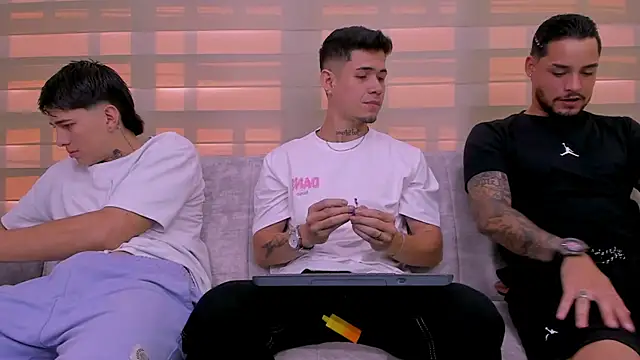 Snapshot of hell_twink chatting on 12/24/24, 07:55 hell twink online show from 12/24/24, 07:55