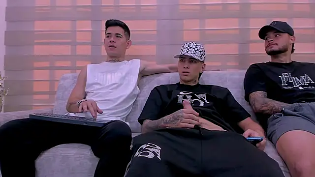 Snapshot of hell_twink chatting on 12/26/24, 07:49 hell twink online show from 12/26/24, 07:49