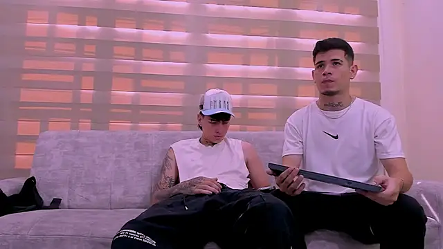 Snapshot of hell_twink chatting on 01/27/25, 08:07 hell twink online show from 01/27/25, 08:07