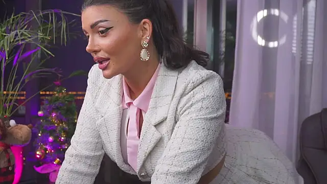 Snapshot of myakalifa chatting on 12/13/24, 10:02 myakalifa online show from 12/13/24, 10:02