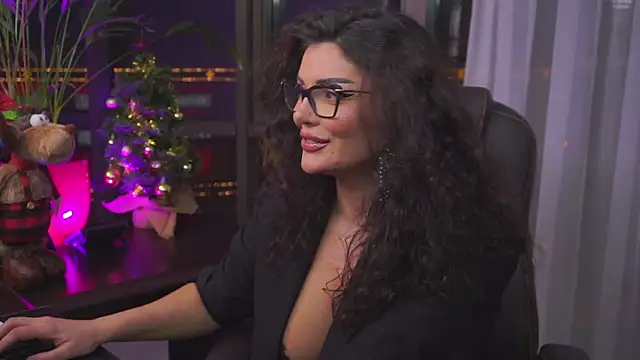 Snapshot of myakalifa chatting on 12/14/24, 06:09 myakalifa online show from 12/14/24, 06:09