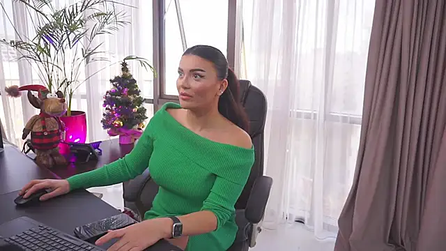 Snapshot of myakalifa chatting on 12/17/24, 12:22 myakalifa online show from 12/17/24, 12:22