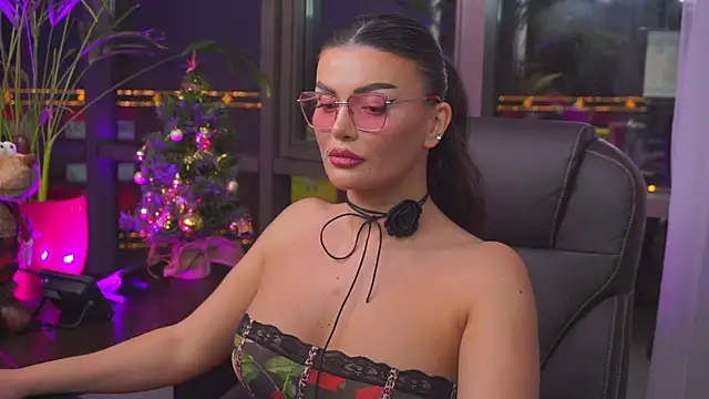 Snapshot of myakalifa chatting on 12/17/24, 05:58 myakalifa online show from 12/17/24, 05:58