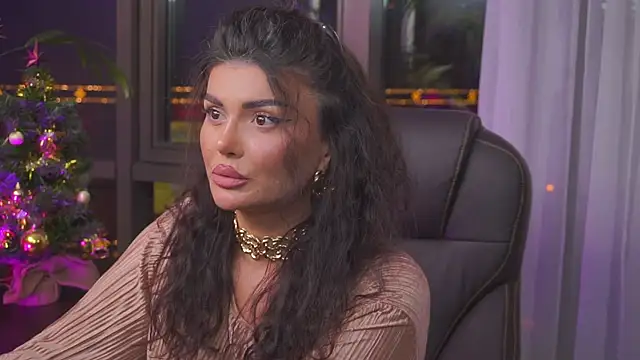 Snapshot of myakalifa chatting on 12/19/24, 06:45 myakalifa online show from 12/19/24, 06:45