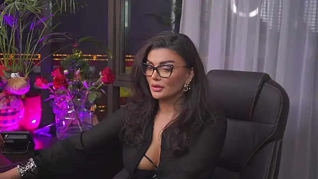 Snapshot of myakalifa chatting on 12/21/24, 12:09 myakalifa online show from 12/21/24, 12:09