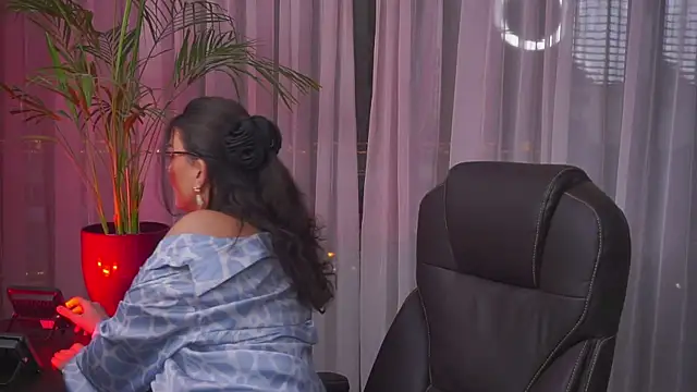 Snapshot of myakalifa chatting on 01/19/25, 03:32 myakalifa online show from 01/19/25, 03:32