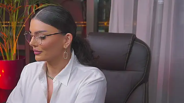 Snapshot of myakalifa chatting on 01/21/25, 09:04 myakalifa online show from 01/21/25, 09:04