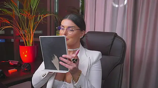 Snapshot of myakalifa chatting on 01/26/25, 11:18 myakalifa online show from 01/26/25, 11:18