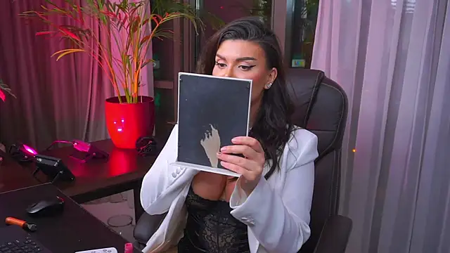 Snapshot of myakalifa chatting on 02/02/25, 07:35 myakalifa online show from 02/02/25, 07:35