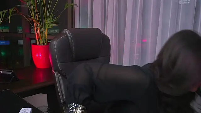 Snapshot of myakalifa chatting on 03/14/25, 06:29 myakalifa online show from 03/14/25, 06:29