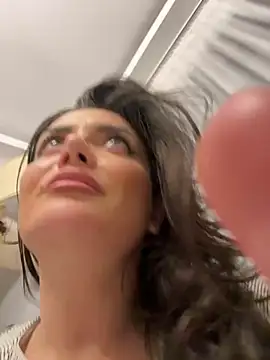 Snapshot of myakalifa chatting on 03/17/25, 07:48 myakalifa online show from 03/17/25, 07:48