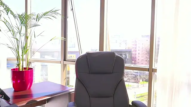 Snapshot of myakalifa chatting on 03/21/25, 08:39 myakalifa online show from 03/21/25, 08:39