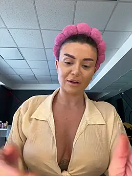 Snapshot of myakalifa chatting on 03/23/25, 08:37 myakalifa online show from 03/23/25, 08:37