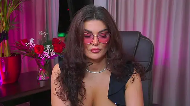 Snapshot of myakalifa chatting on 09/15/25, 07:36 myakalifa online show from 09/15/25, 07:36