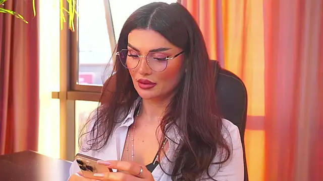 Snapshot of myakalifa chatting on 09/22/25, 04:47 myakalifa online show from 09/22/25, 04:47