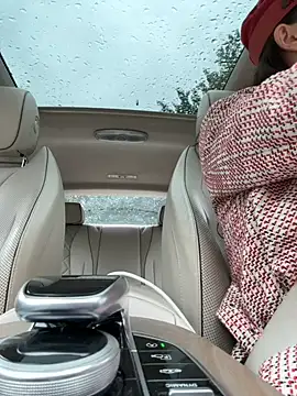 Snapshot of myakalifa chatting on 10/06/25, 09:18 myakalifa online show from 10/06/25, 09:18