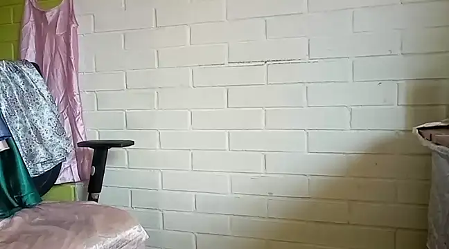 Snapshot of naughtyuki00 chatting on 01/04/25, 07:44 naughtyuki00 online show from 01/04/25, 07:44